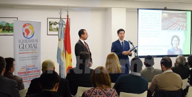 Đại diện Đại sứ quán Việt Nam tại Buenos Aires giới thiệu về đất nước và con người Việt Nam